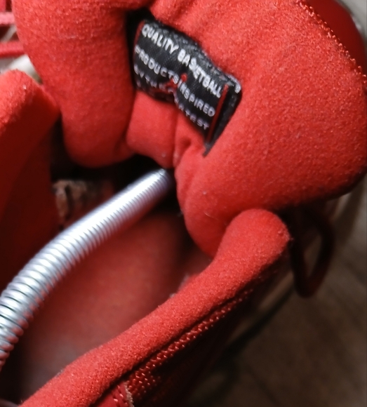 Nike Air Jordan 11 Retro 'Win like 96' sneakers in candy red size 7Y EUC - Picture 12 of 16